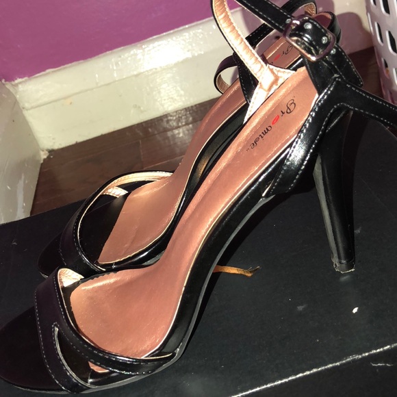 Black leather ankle strap heels - Picture 2 of 4